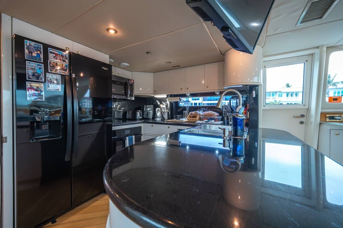 2000 Lazzara Yachts 76 Skylounge "Dare to Dream" photo 42