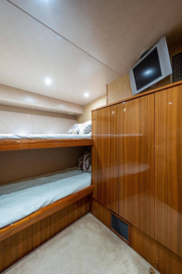 2005 Viking 74 Convertible "Reel Estate" photo 26