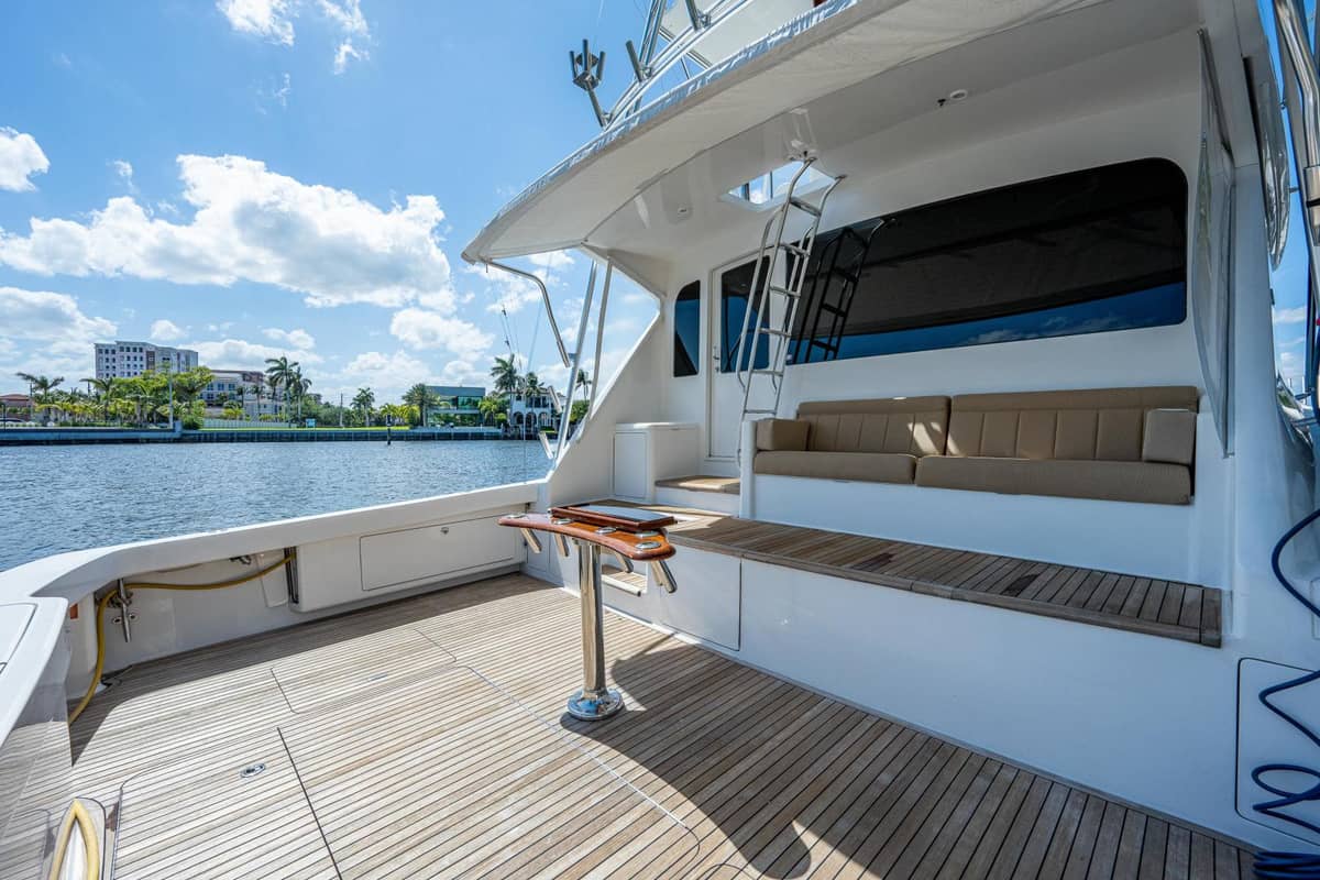 2005 Viking 74 Convertible "Reel Estate" photo 50