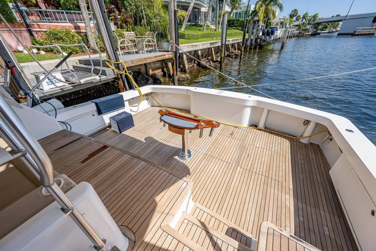2005 Viking 74 Convertible "Reel Estate" photo 47