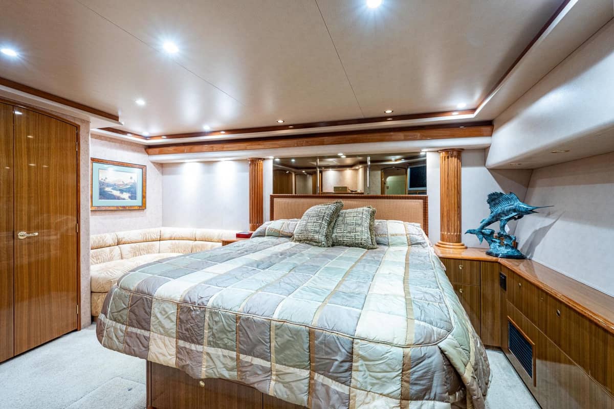 2005 Viking 74 Convertible "Reel Estate" photo 15
