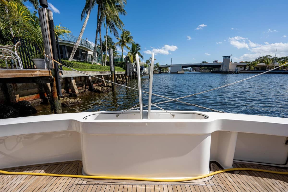 2005 Viking 74 Convertible "Reel Estate" photo 53
