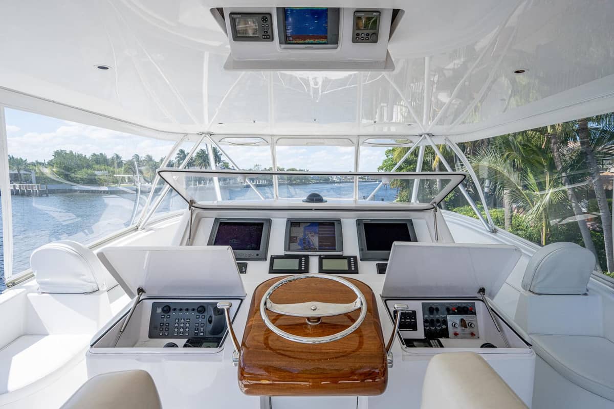 2005 Viking 74 Convertible "Reel Estate" photo 35