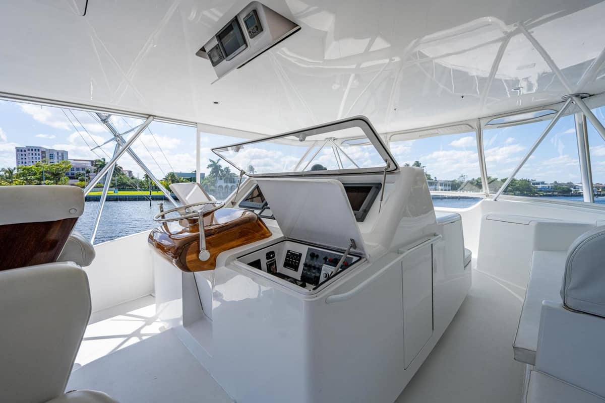 2005 Viking 74 Convertible "Reel Estate" photo 34