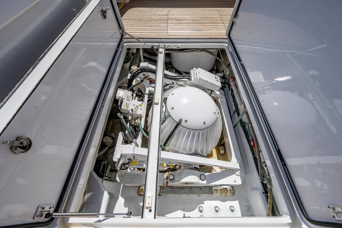 2005 Viking 74 Convertible "Reel Estate" photo 52