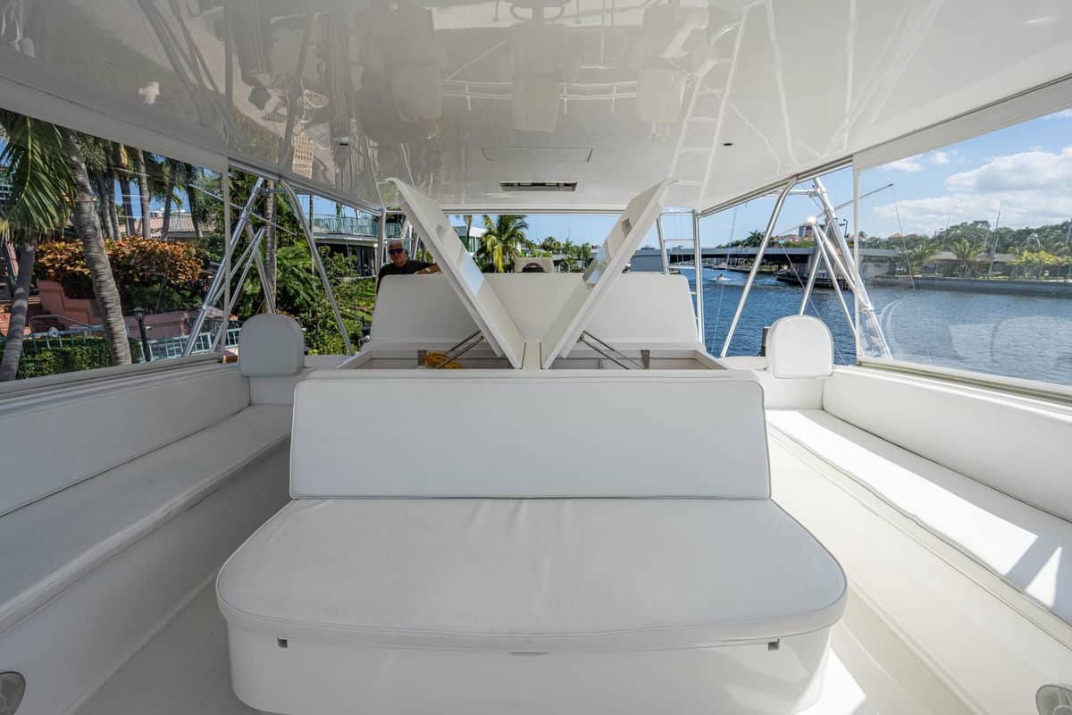 2005 Viking 74 Convertible "Reel Estate" photo 44