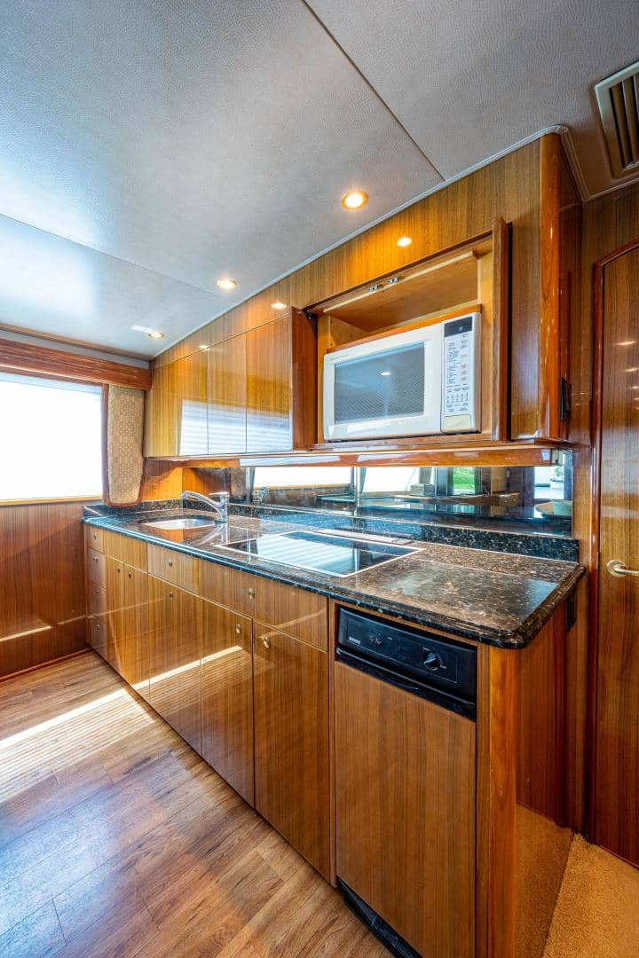 2005 Viking 74 Convertible "Reel Estate" photo 8