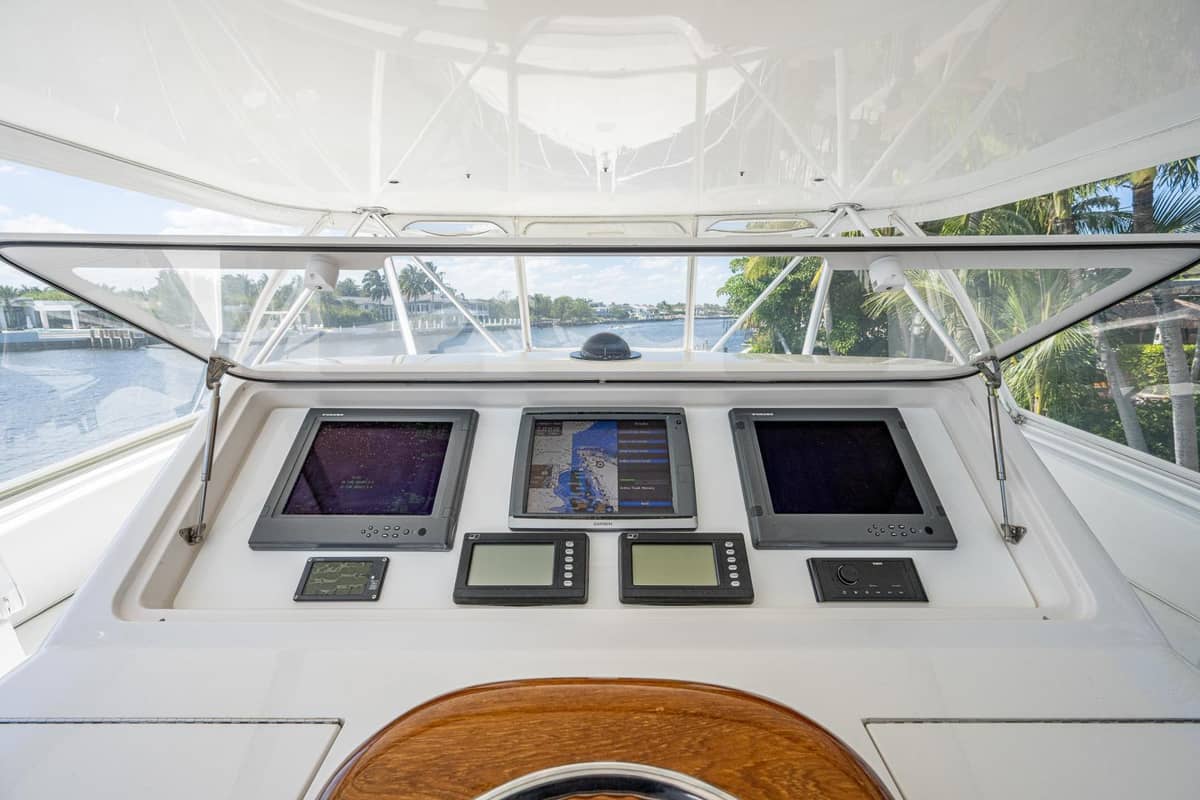 2005 Viking 74 Convertible "Reel Estate" photo 38