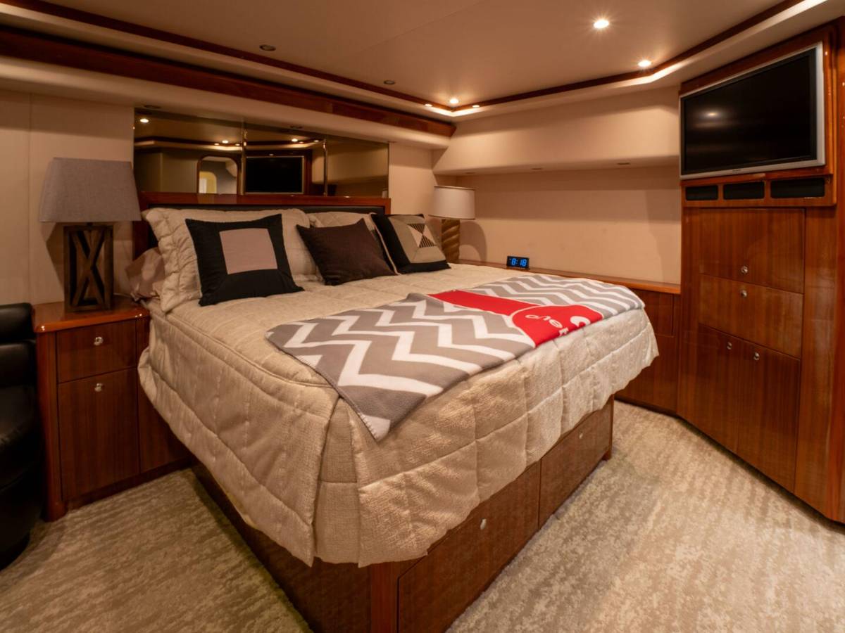 2005 Viking 74 Enclosed Bridge "STREAM RUNNER" photo 23