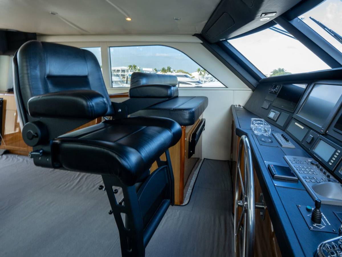 2005 Viking 74 Enclosed Bridge "STREAM RUNNER" photo 20