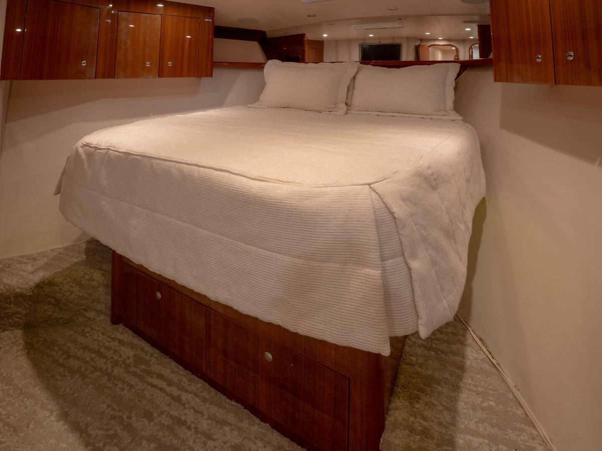 2005 Viking 74 Enclosed Bridge "STREAM RUNNER" photo 21