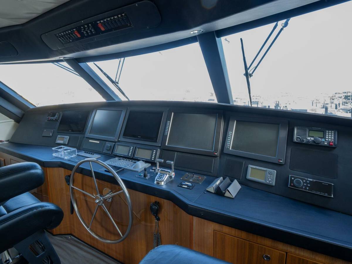 2005 Viking 74 Enclosed Bridge "STREAM RUNNER" photo 19