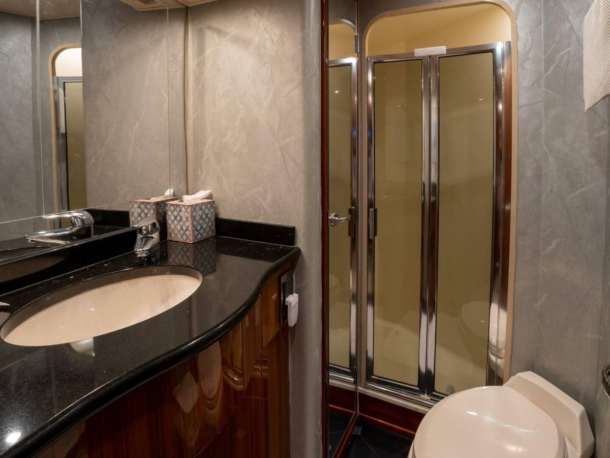 2005 Viking 74 Enclosed Bridge "STREAM RUNNER" photo 22