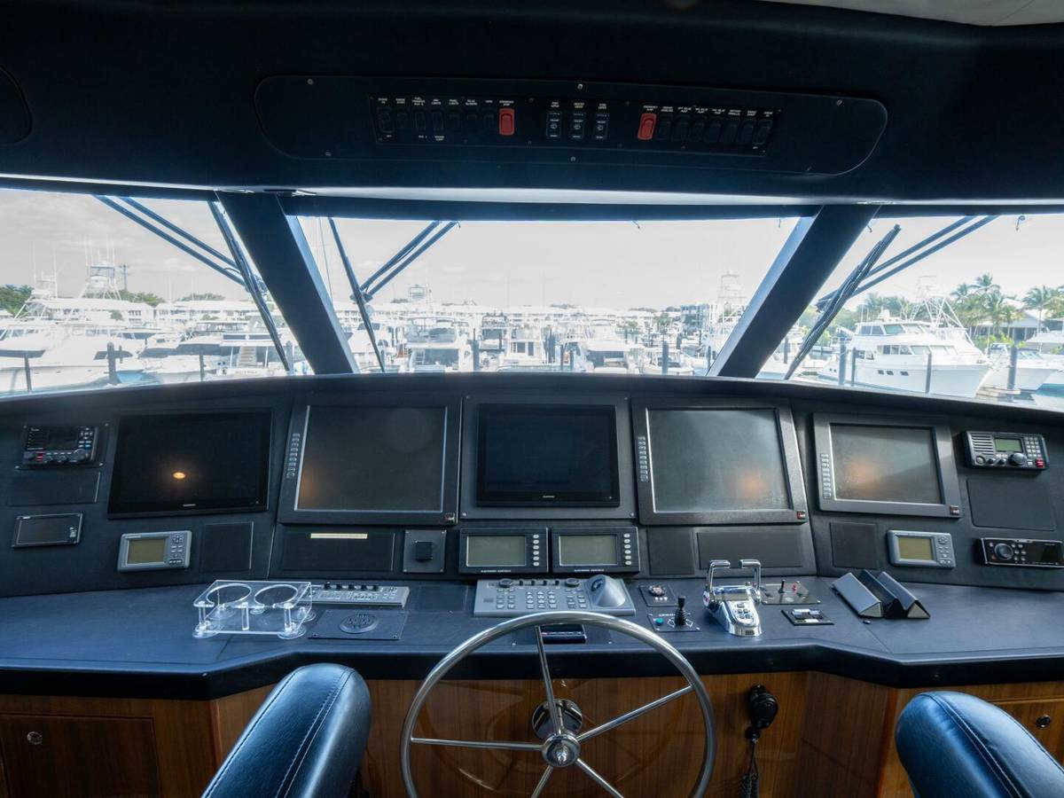 2005 Viking 74 Enclosed Bridge "STREAM RUNNER" photo 18