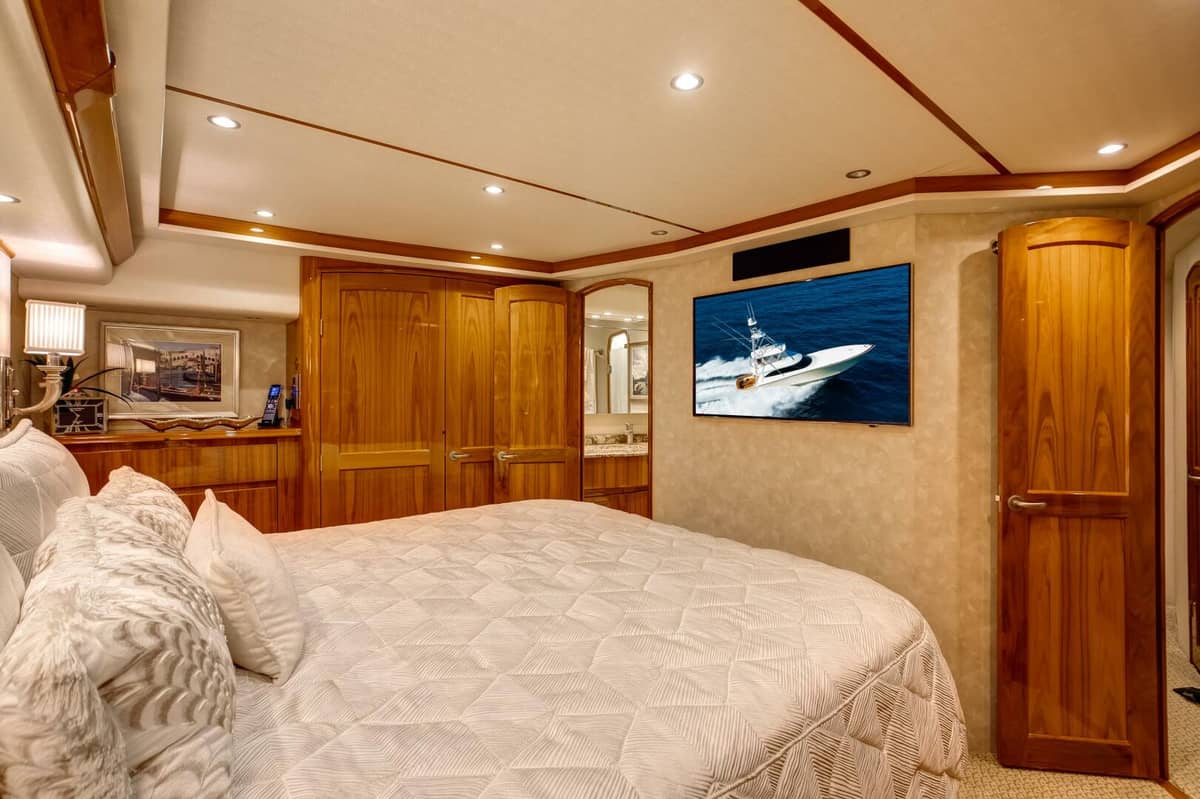 2015 Viking 70 Convertible "Pipe Dreamer" photo 7
