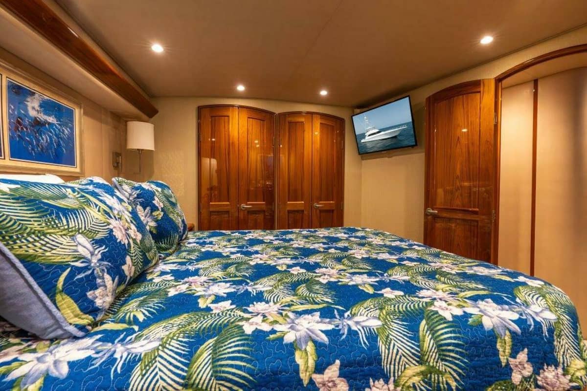 2015 Viking 66 Convertible "No Collars" photo 12