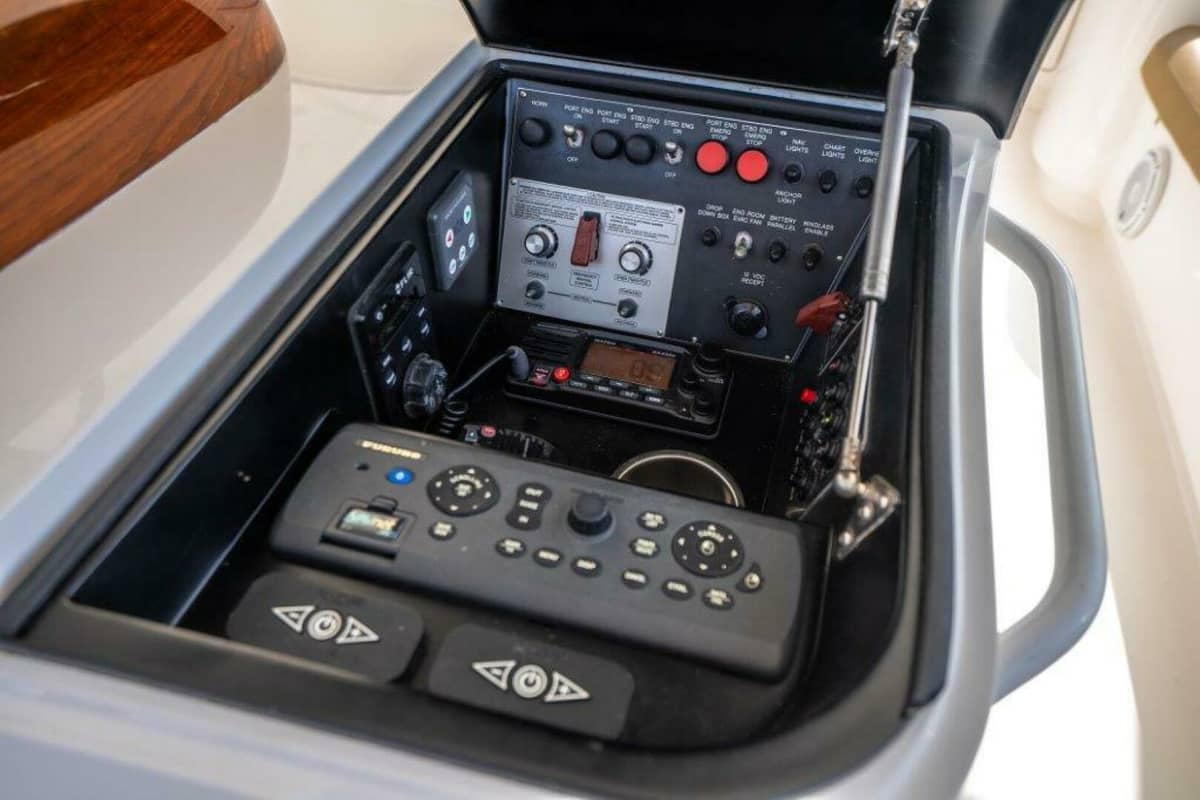 2015 Viking 66 Convertible "No Collars" photo 34