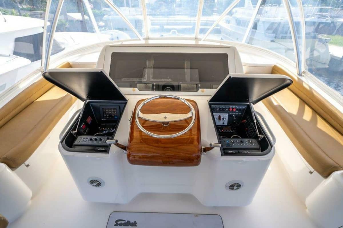2015 Viking 66 Convertible "No Collars" photo 33
