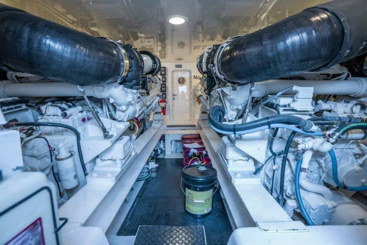 2015 Viking 66 Convertible "No Collars" photo 42