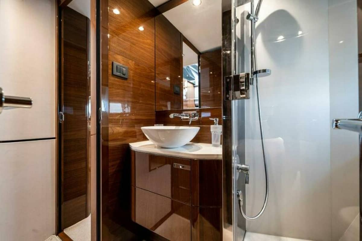 2016 Princess S65 photo 16