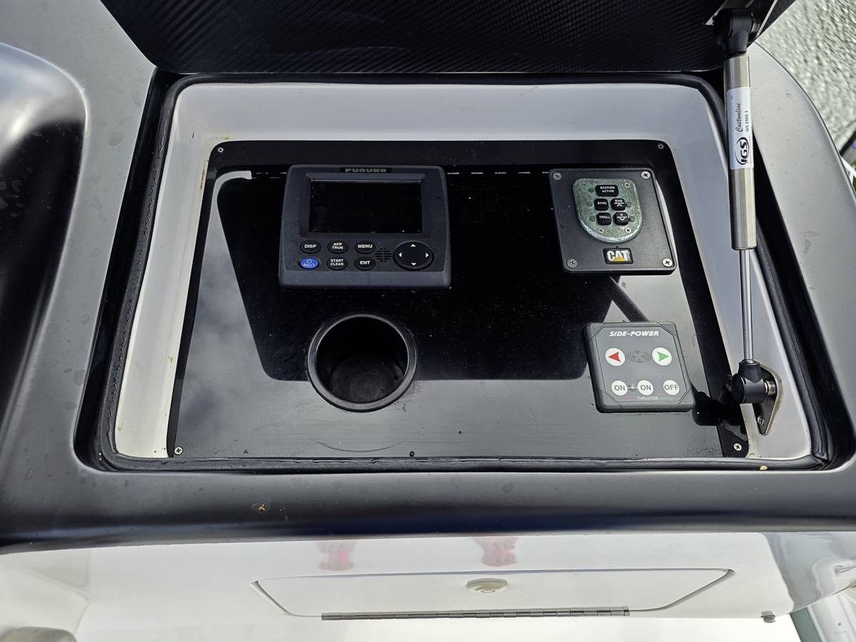 2007 Viking 64 Convertible "BIG BLUE" photo 27