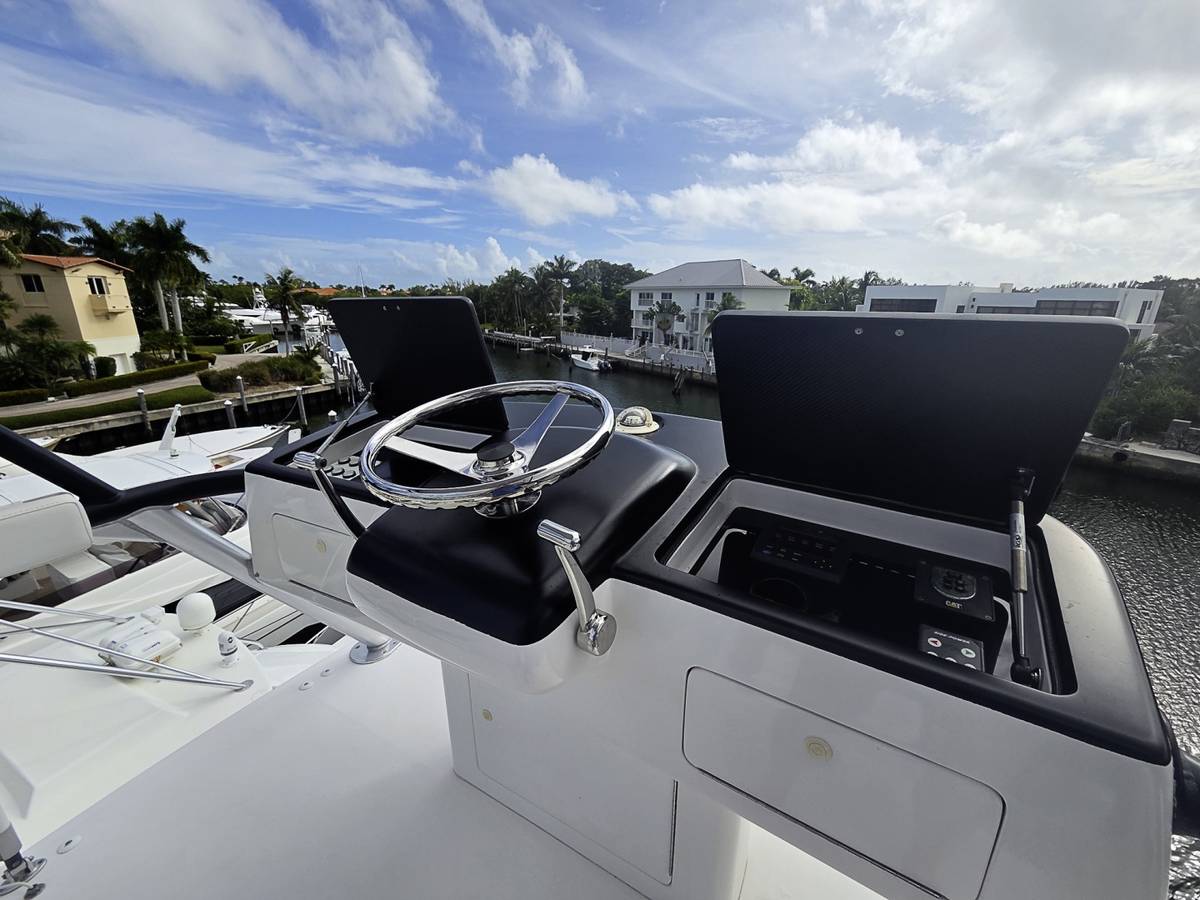 2007 Viking 64 Convertible "BIG BLUE" photo 26