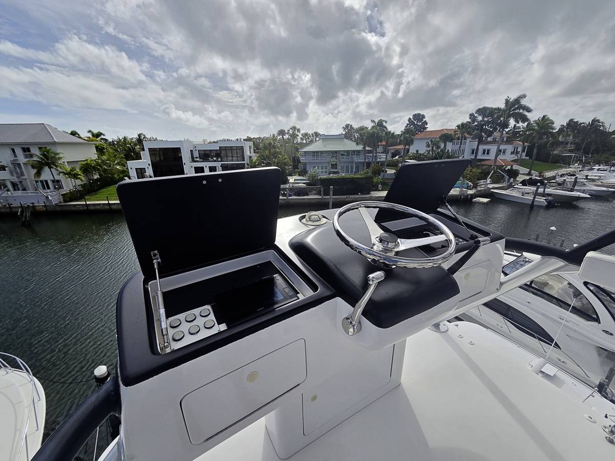 2007 Viking 64 Convertible "BIG BLUE" photo 24