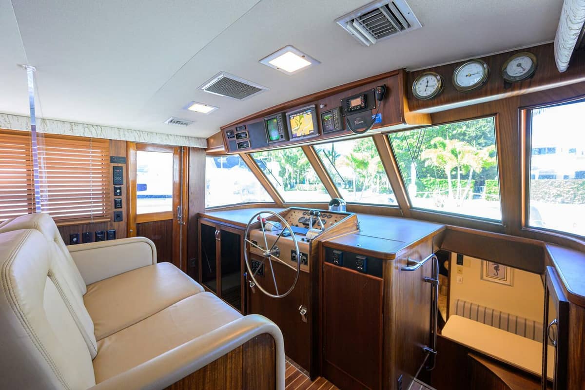 1987 Hatteras 63 Motor Yacht "Phantom" photo 16
