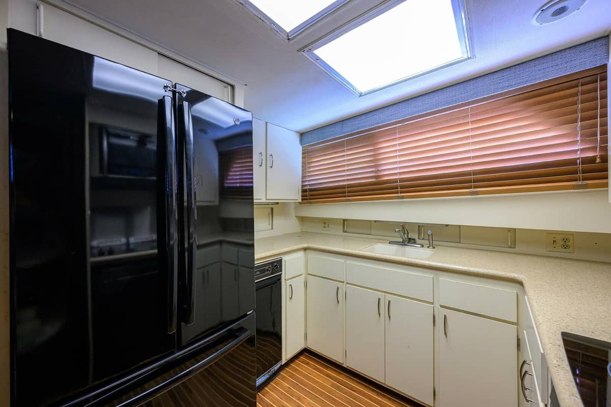 1987 Hatteras 63 Motor Yacht "Phantom" photo 11