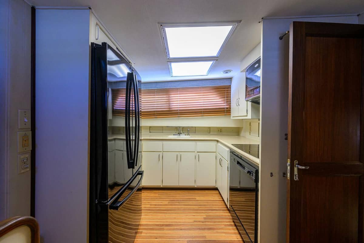 1987 Hatteras 63 Motor Yacht "Phantom" photo 9