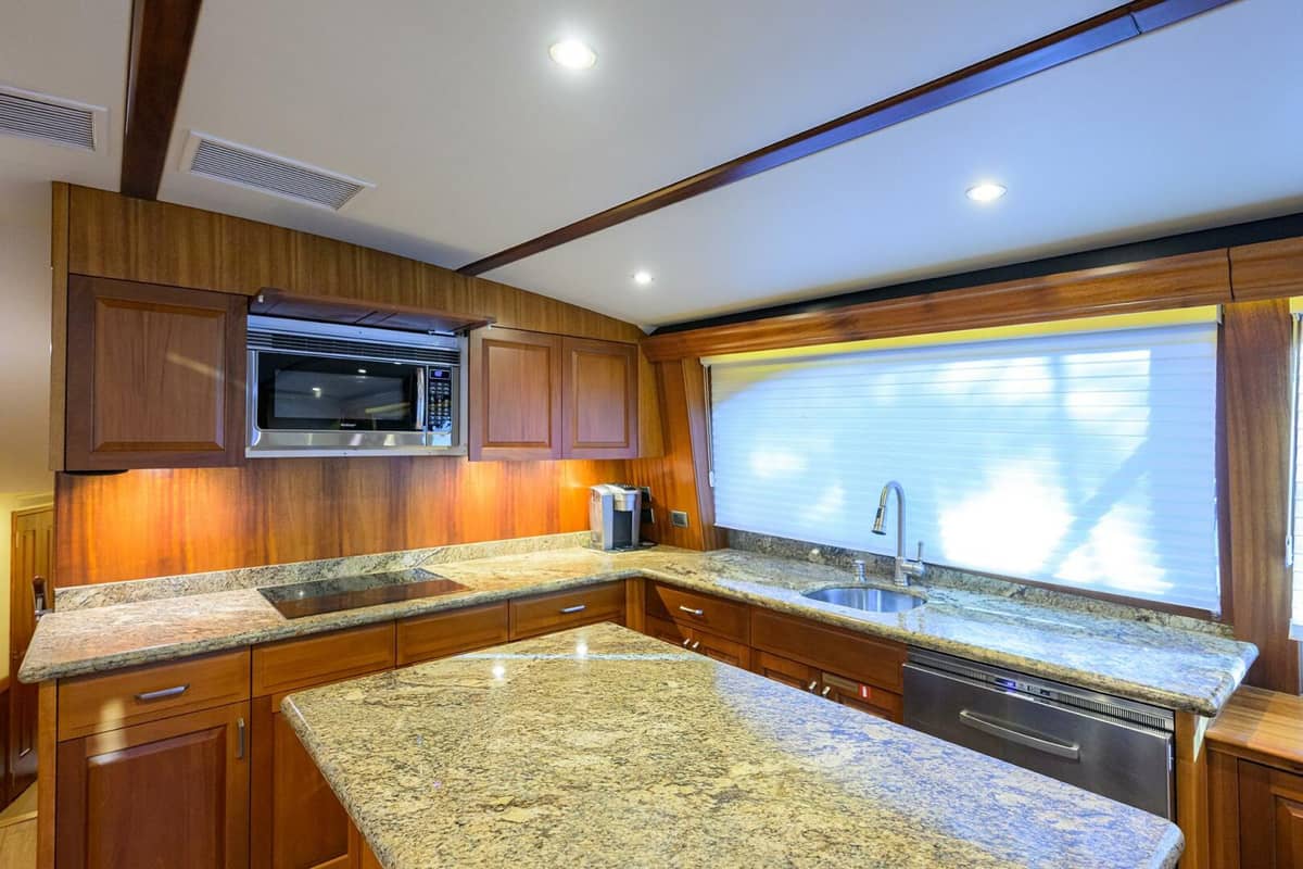 2013 Hatteras GT63 "Reelin N Dealin" photo 7