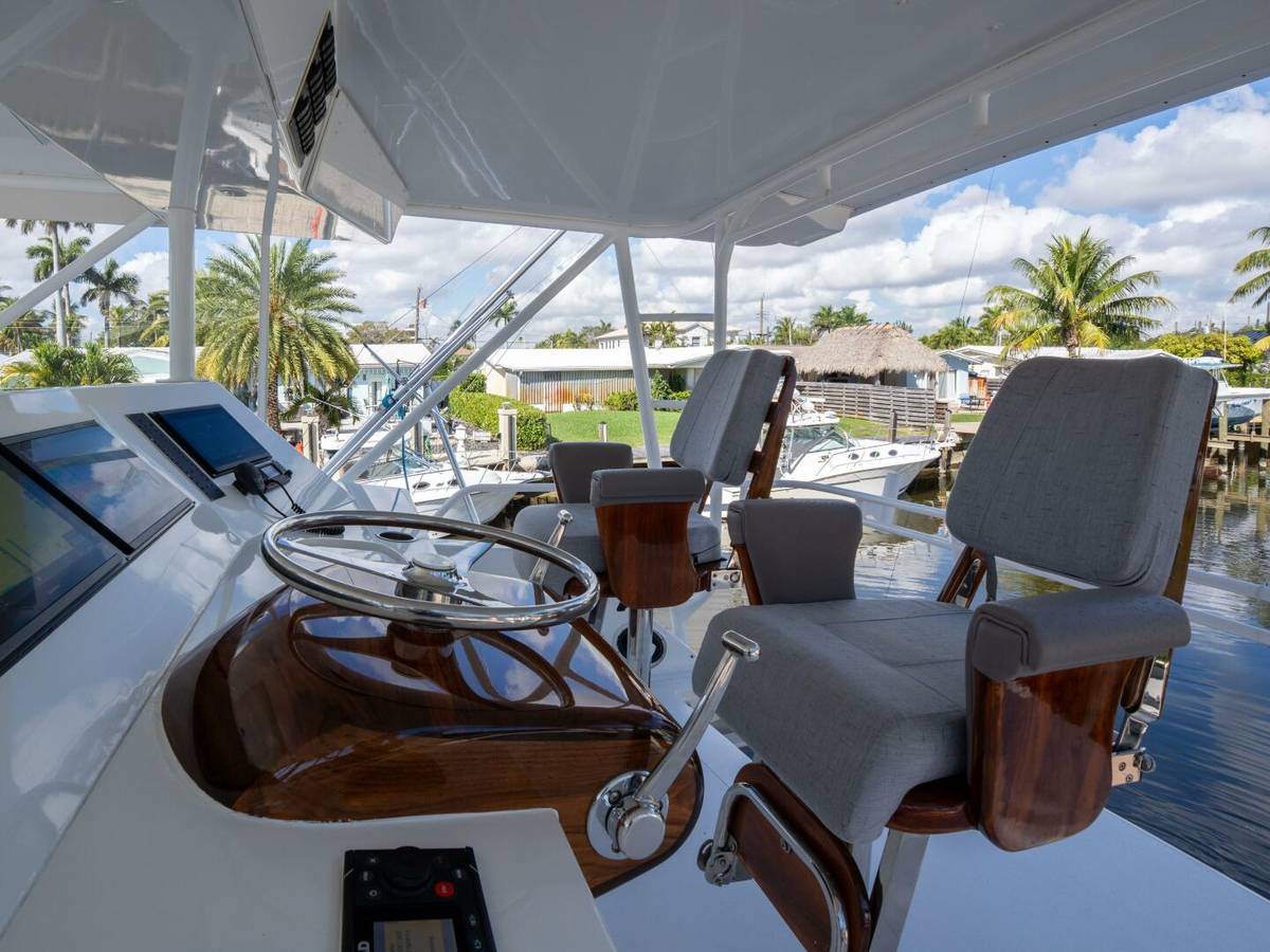1998 Viking 58 Convertible "BAREFOOT" photo 5