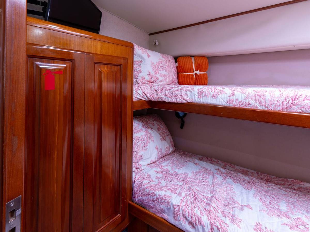 1998 Viking 58 Convertible "BAREFOOT" photo 33