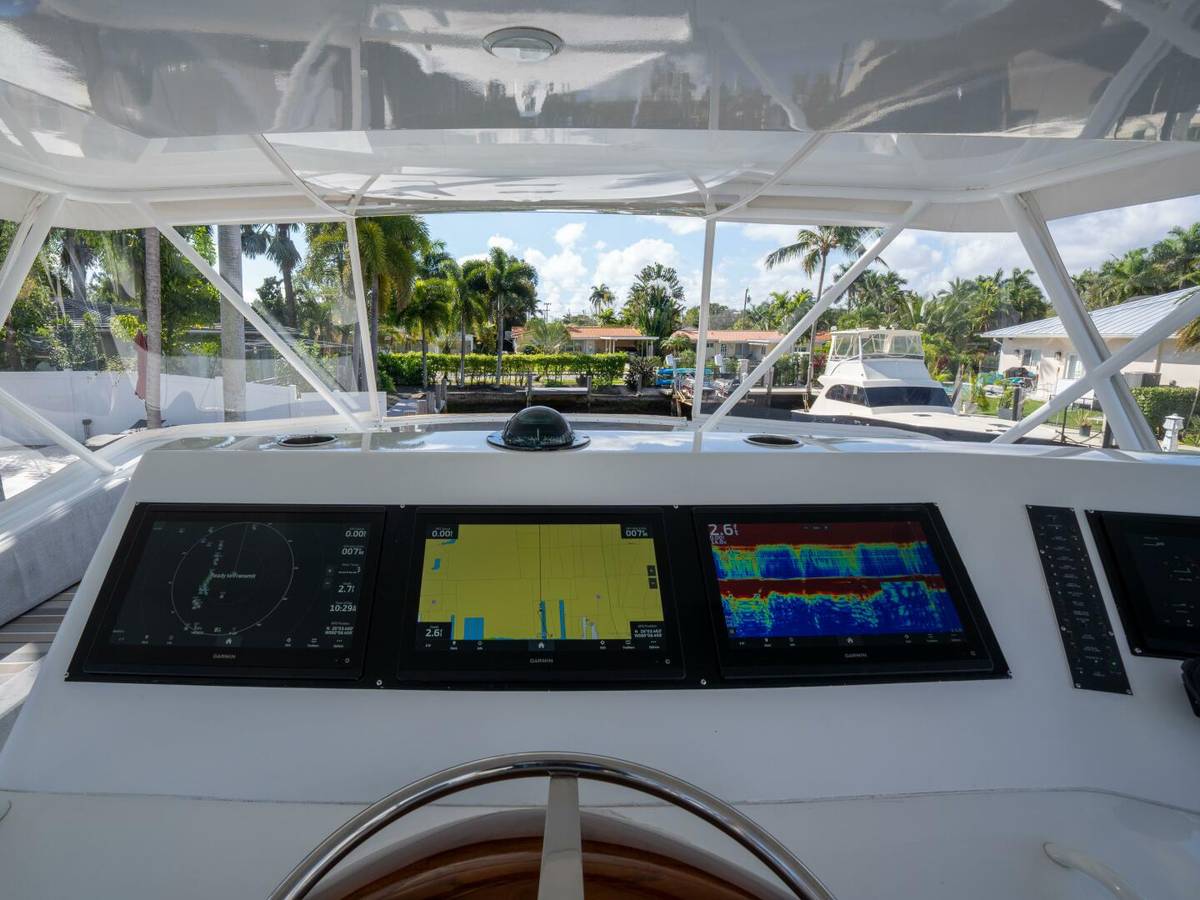 1998 Viking 58 Convertible "BAREFOOT" photo 11
