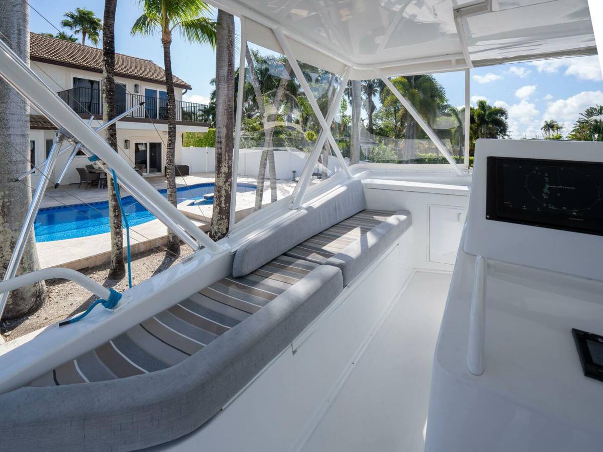 1998 Viking 58 Convertible "BAREFOOT" photo 12