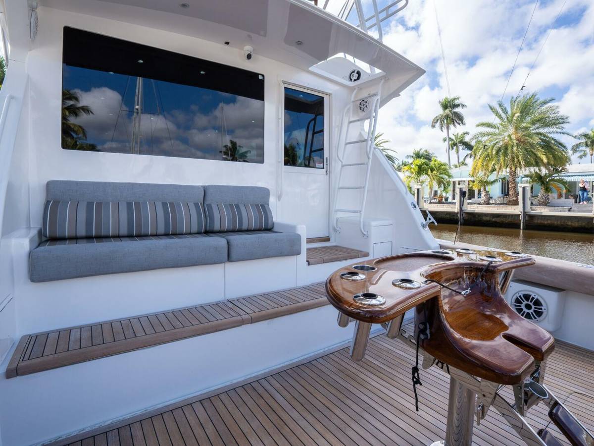 1998 Viking 58 Convertible "BAREFOOT" photo 15