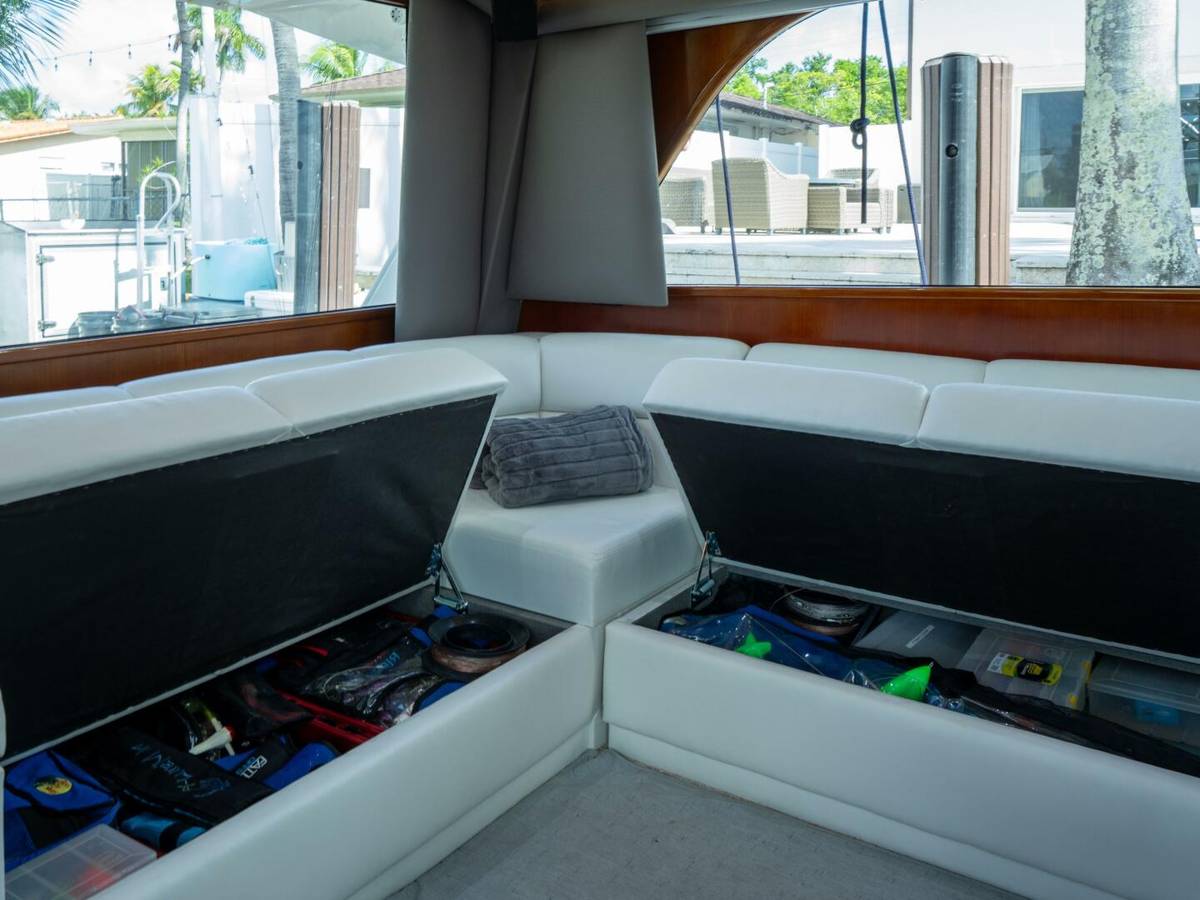 1998 Viking 58 Convertible "BAREFOOT" photo 18