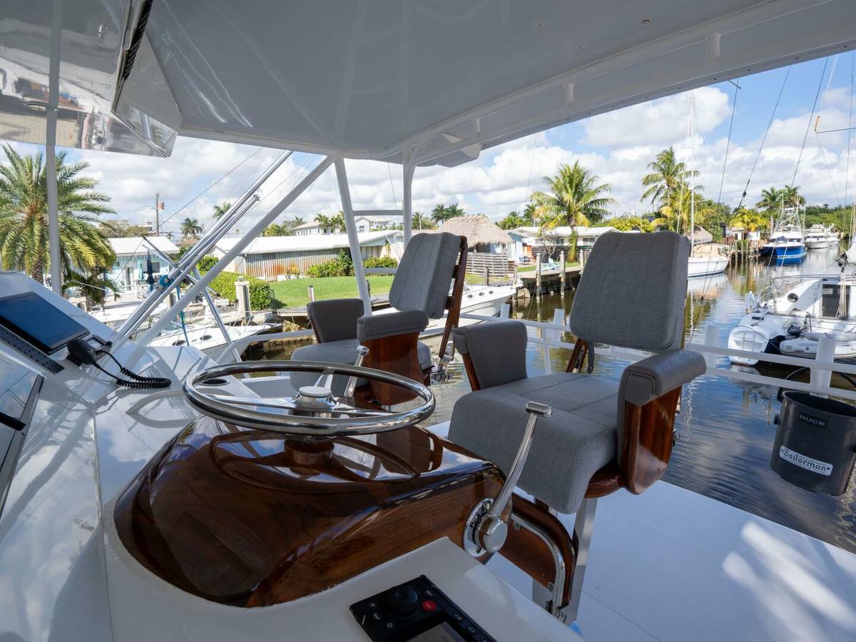 1998 Viking 58 Convertible "BAREFOOT" photo 6