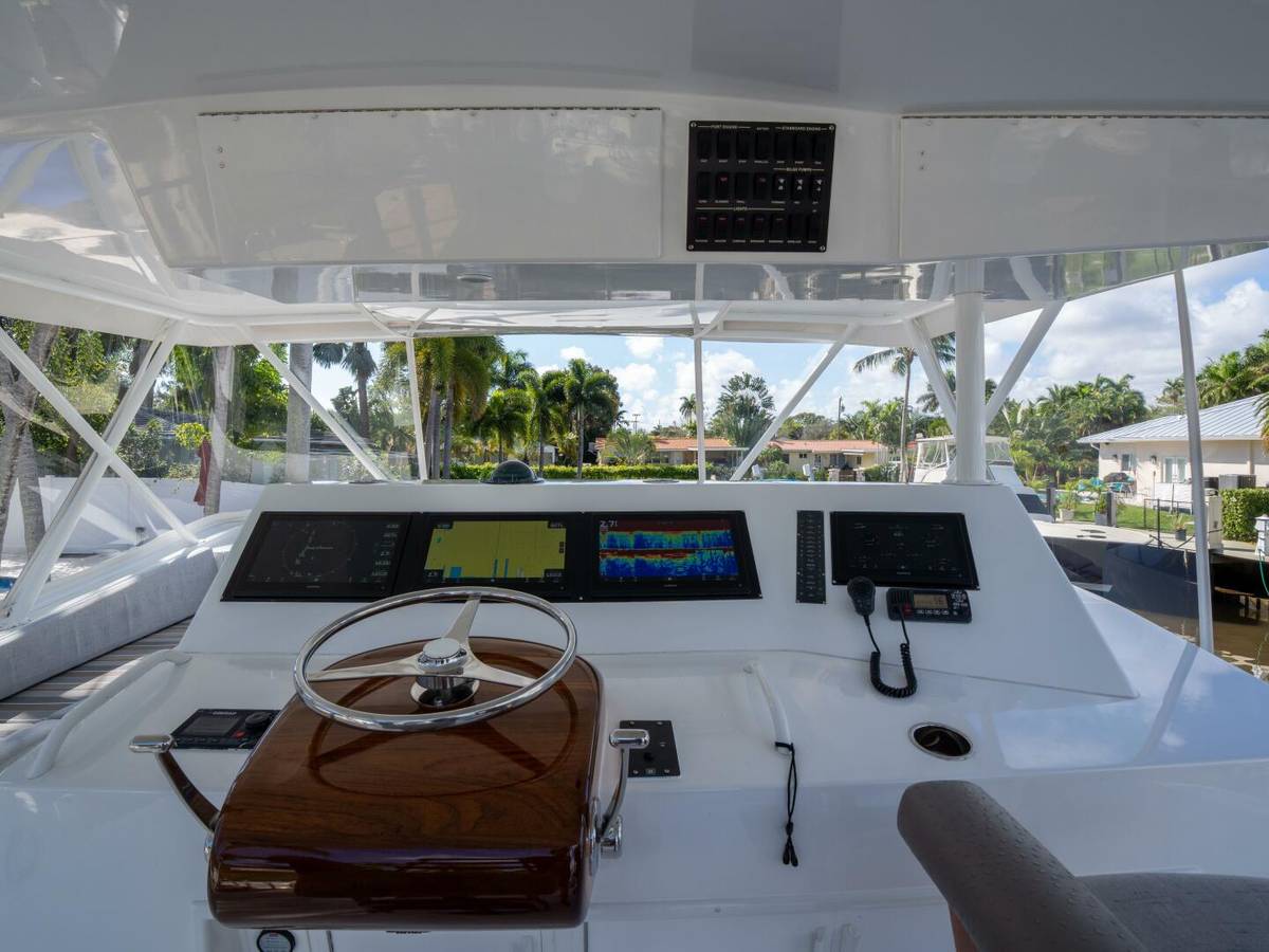 1998 Viking 58 Convertible "BAREFOOT" photo 10