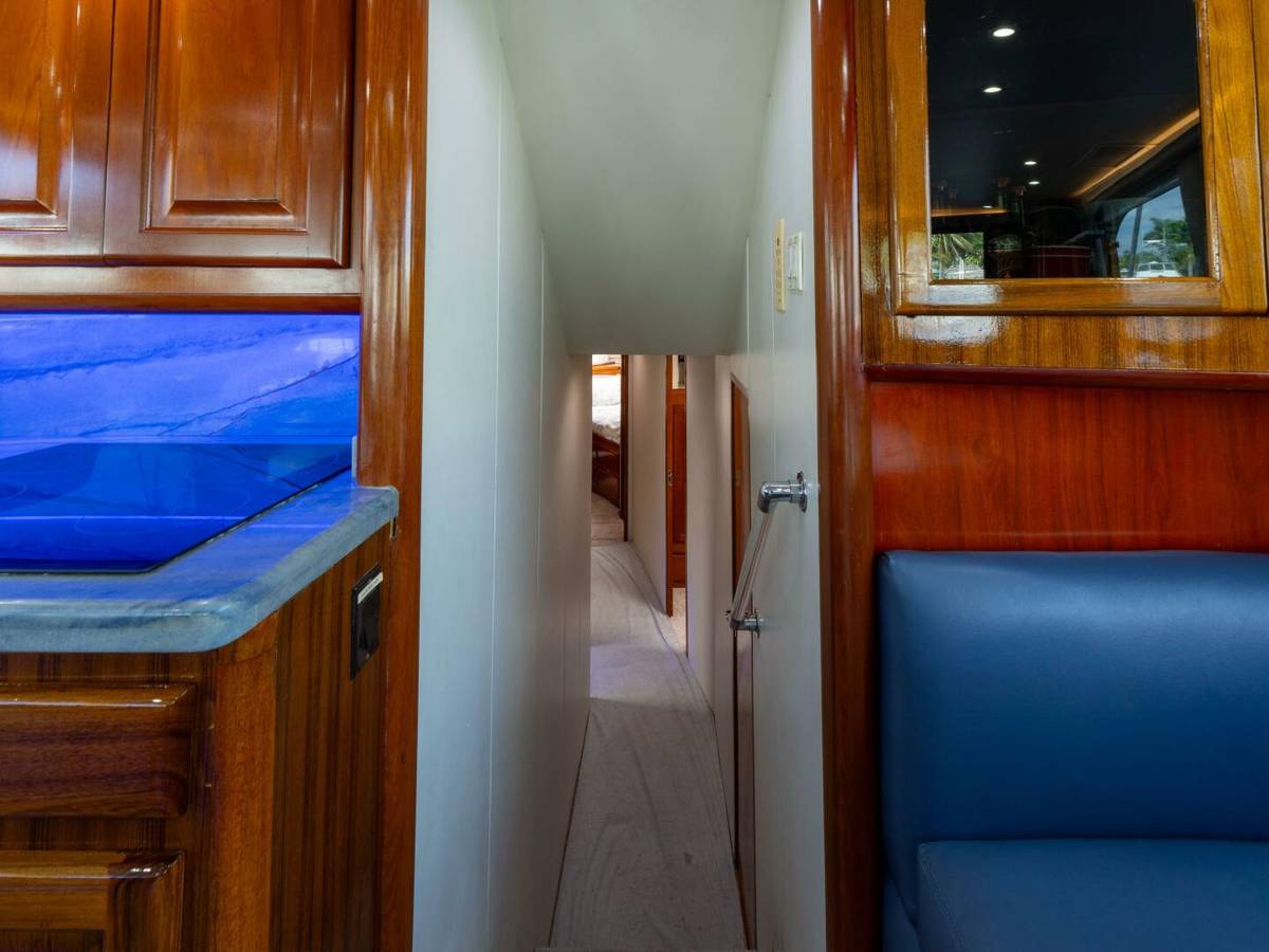 1998 Viking 58 Convertible "BAREFOOT" photo 25