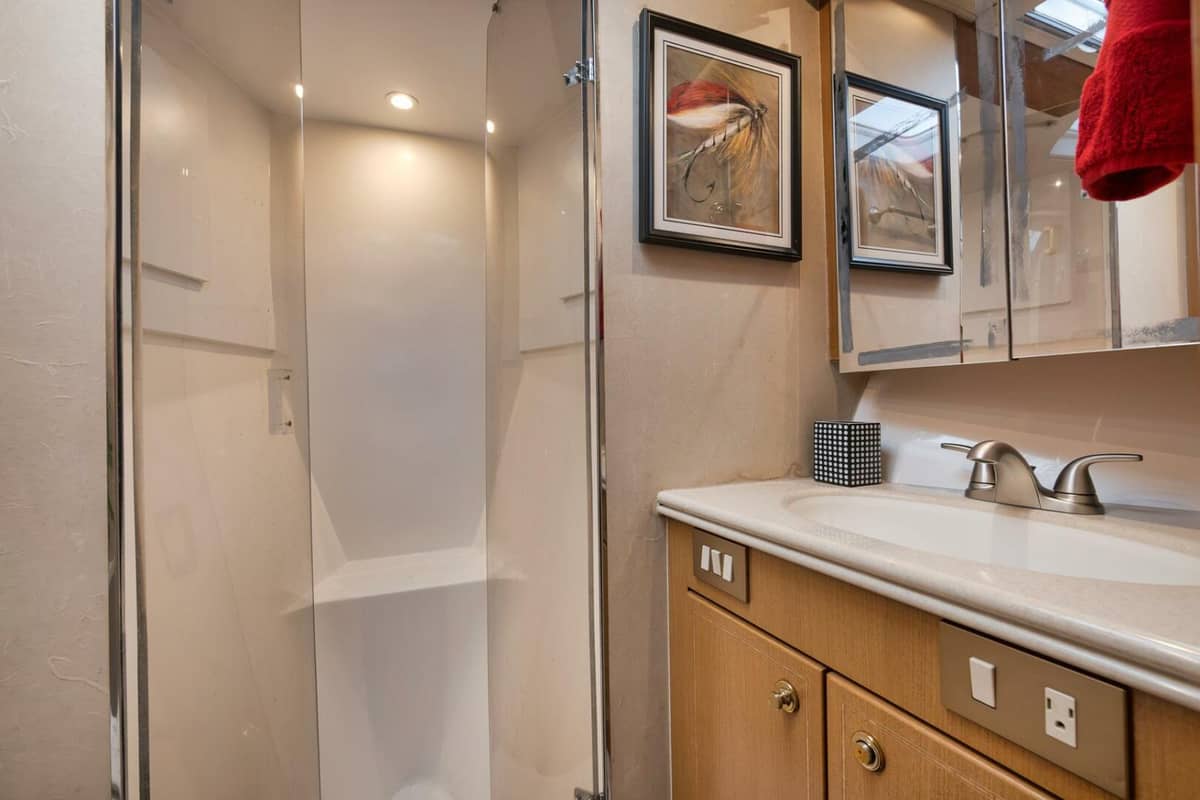 2004 Ocean Yachts 57 Enclosed Bridge Convertible "Positive Attitude" photo 17