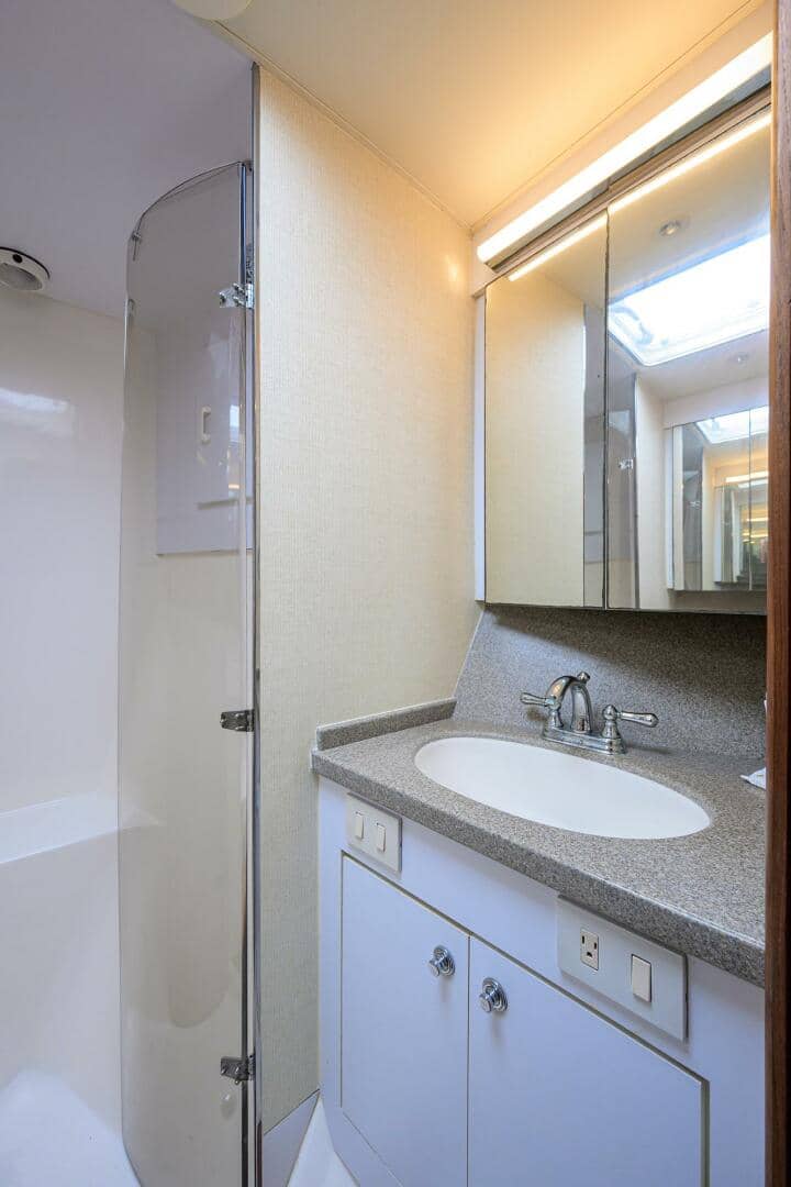 2001 Ocean Yachts 56 Super Sport "MEMBERS ONLY" photo 39