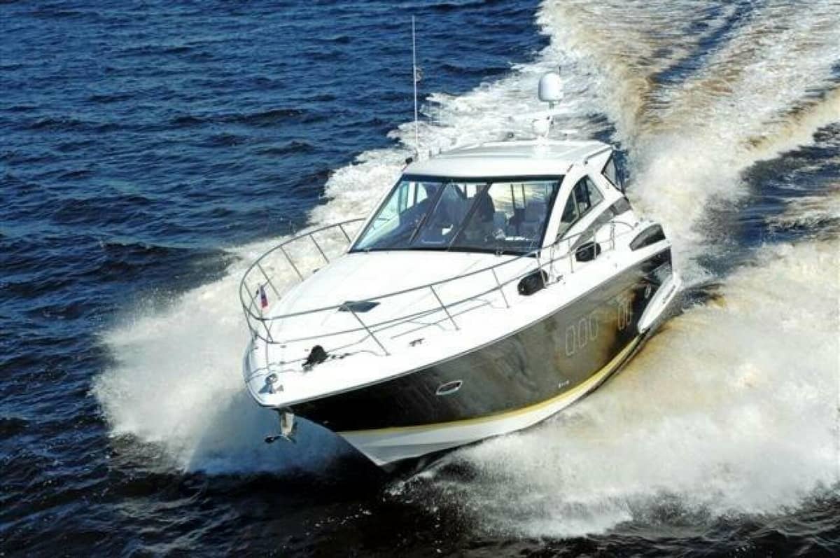 2009 Regal 5260 Sport Coupe "Navygator" photo 3