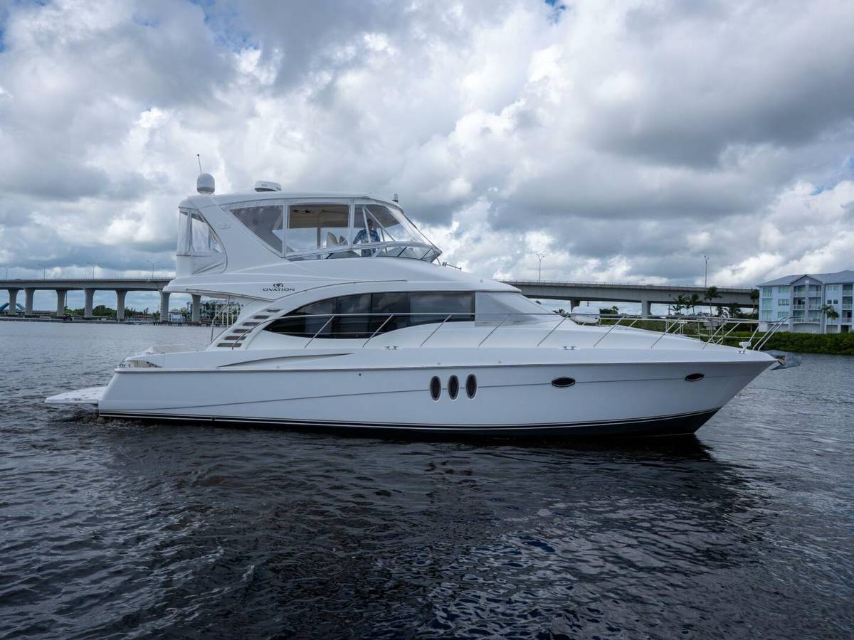 2009 Silverton 52 Ovation "IMMERSED" photo 3