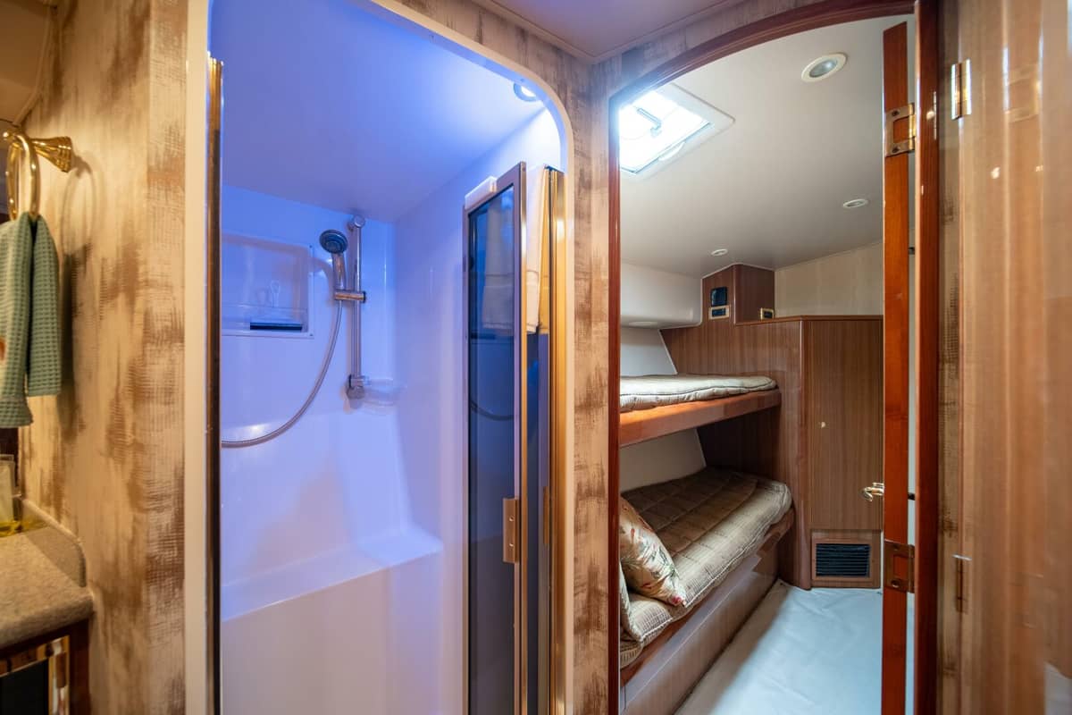 2006 Viking 52 Convertible "WHITE PEARL" photo 18