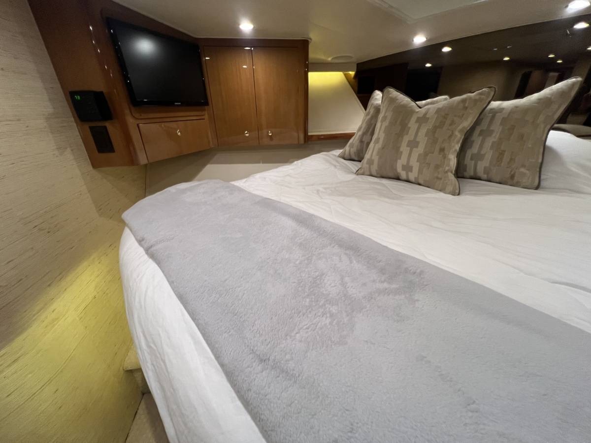 2003 Viking 52 Convertible "LET IT RAIN" photo 36