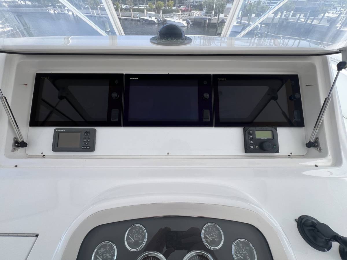 2003 Viking 52 Convertible "LET IT RAIN" photo 16