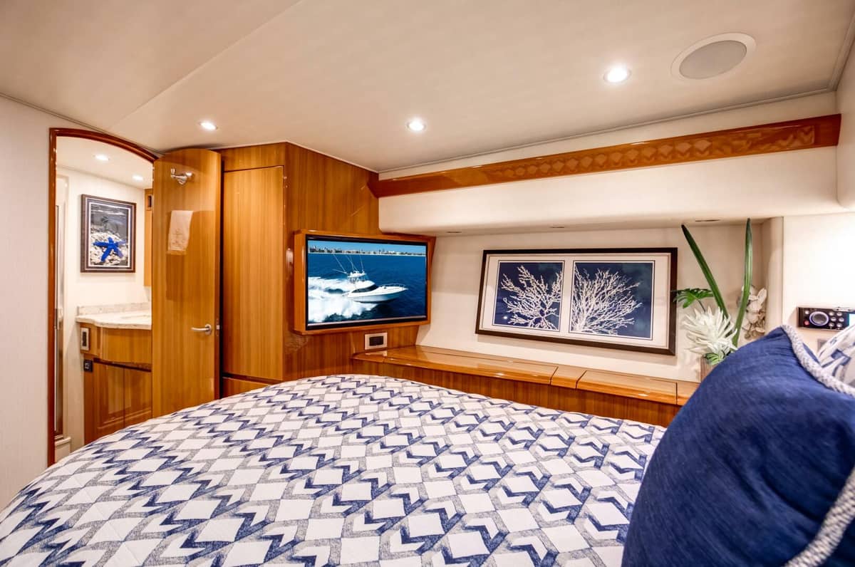 2018 Viking 48 Convertible "Dorothy Marie" photo 8