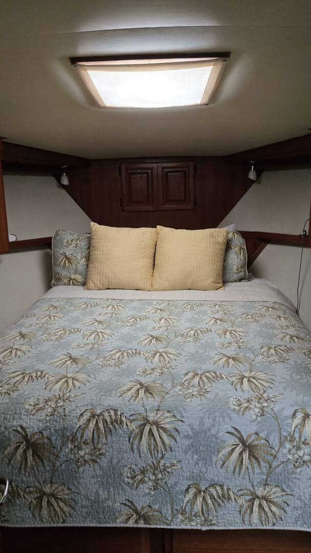 1989 Viking 45 Convertible "Wild Life" photo 32