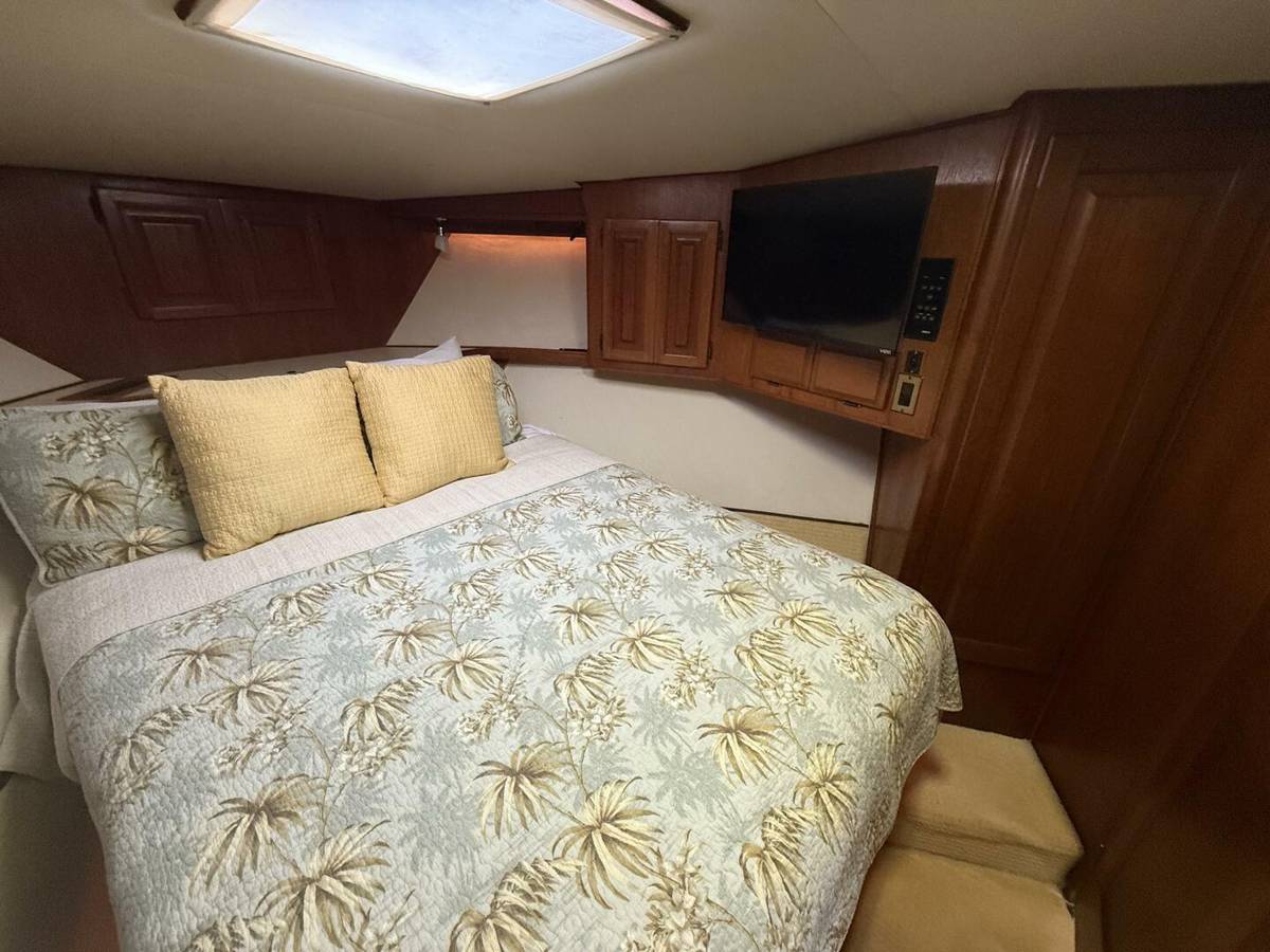 1989 Viking 45 Convertible "Wild Life" photo 31